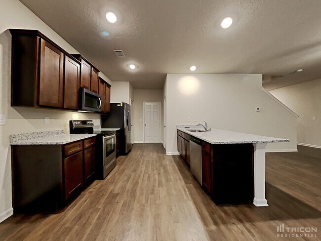 Building Photo - 806 Golden Bell Wy