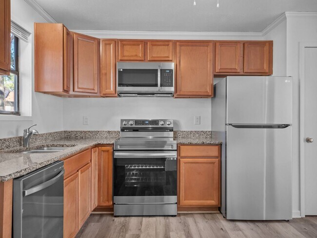 Building Photo - Ravenwood Apartments!!