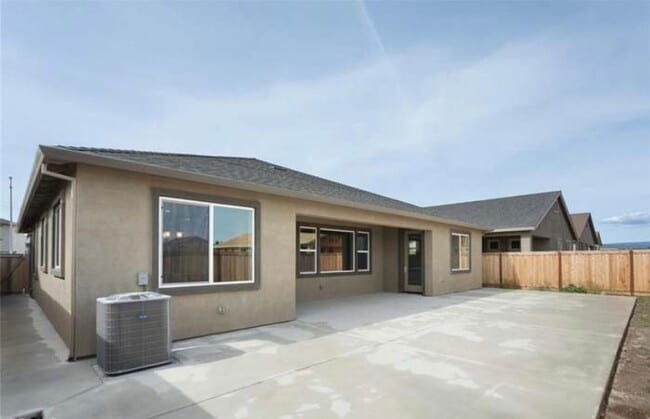 Building Photo - 443 Eel River Ln