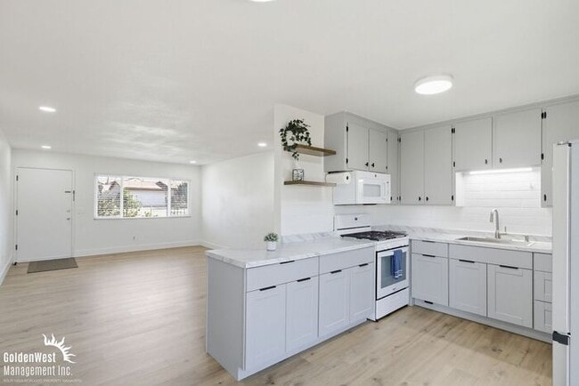 Building Photo - Beautifully Remodeled 3Bdm 2Ba Home in Prime Imperial Beach Location!