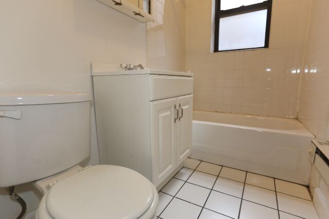 Building Photo - 3727 N Pine Grove Ave