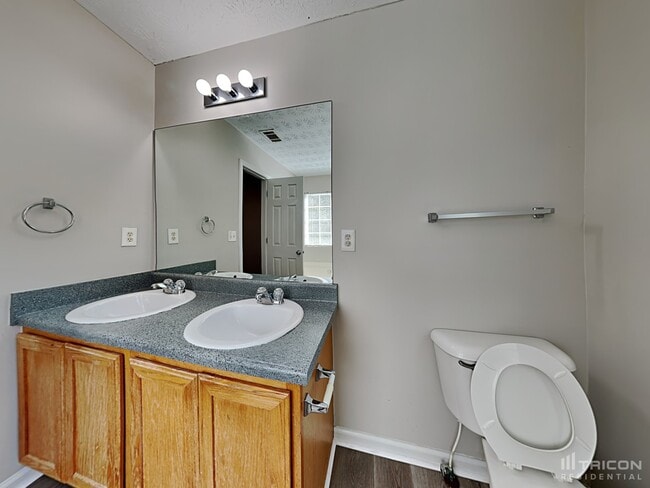 Building Photo - 210 Railside Dr