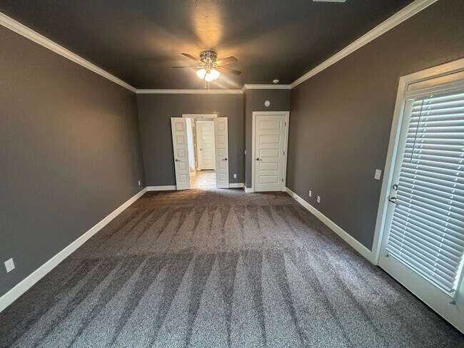 Building Photo - Beautiful 4 bed, 2 bath WITH an Office and STORM SHELTER