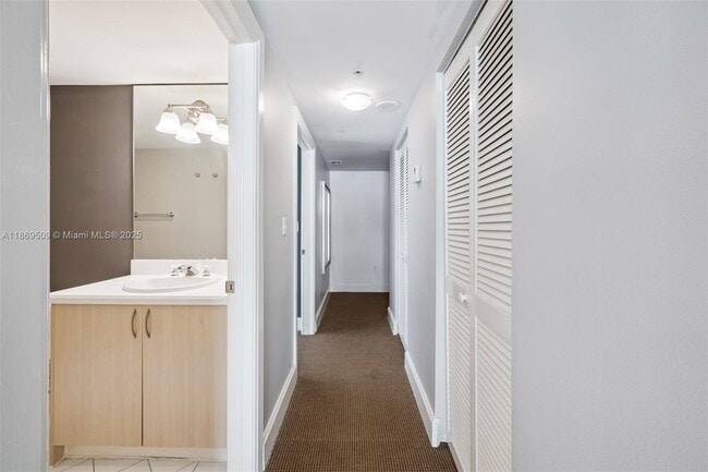 Building Photo - 2951 S Bayshore Dr