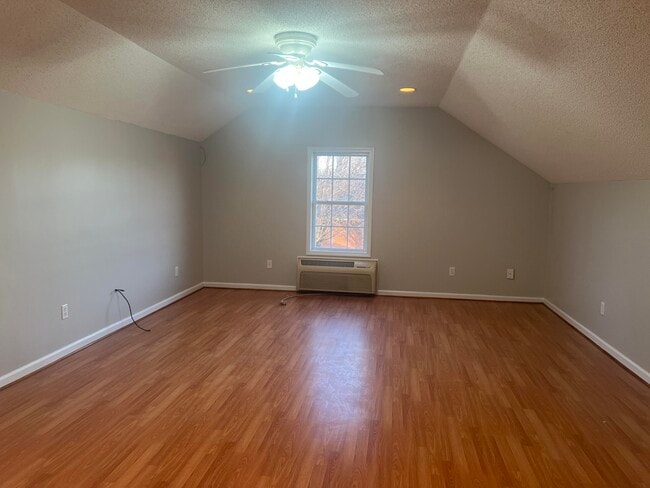 Building Photo - 1240 Inabinet Dr