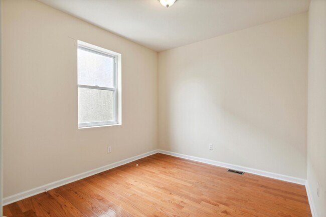 Building Photo - 1519-21 N 16TH ST Unit A4