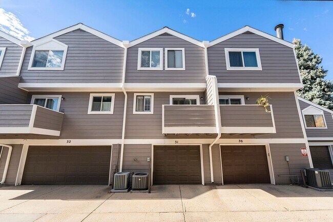 Building Photo - Loft Style Townhouse Available in Arvada!
