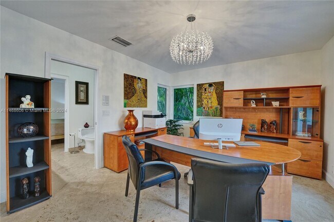 Building Photo - 1247 Seminole Dr