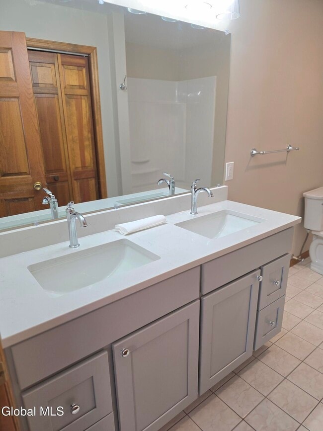 Building Photo - 7 Pineview Ct