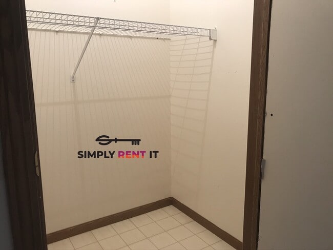 Building Photo - 2 Bedroom With Off-Street Parking in Nevada, IA