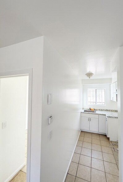 Building Photo - 2672 S Redondo Blvd