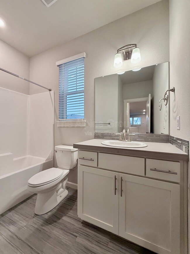 Building Photo - 8153 SE Crabapple St