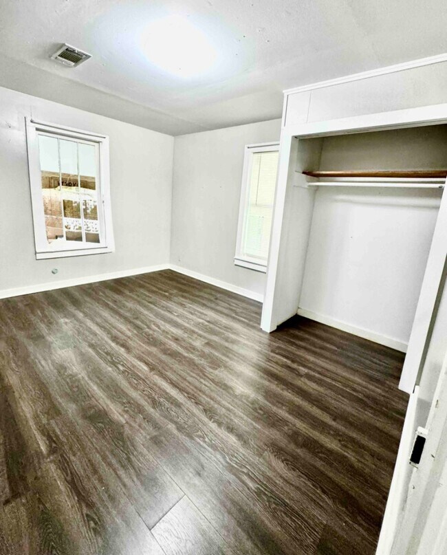 Building Photo - 1034 Core St
