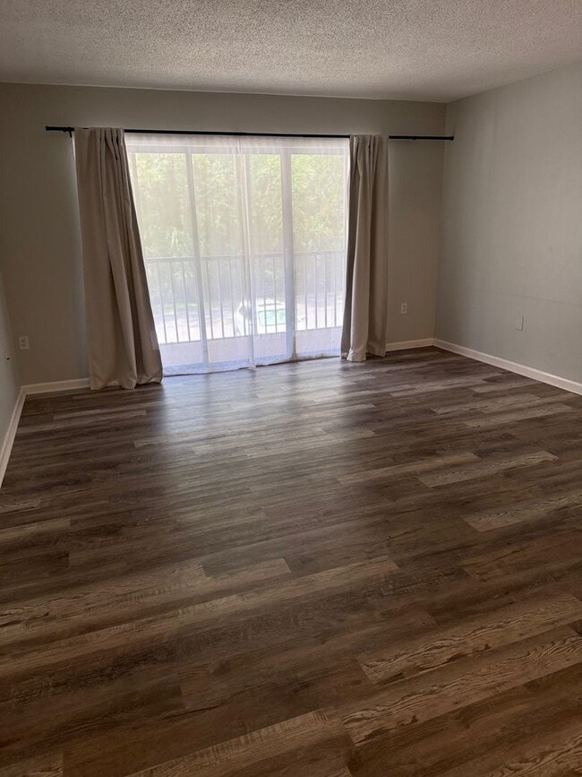 Building Photo - Pine Ridge at Tarpon Condo