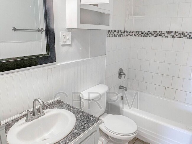 Building Photo - 3418 26th St