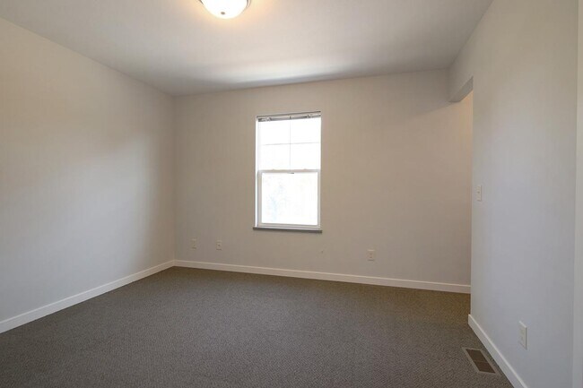 Building Photo - 289 E 19th St