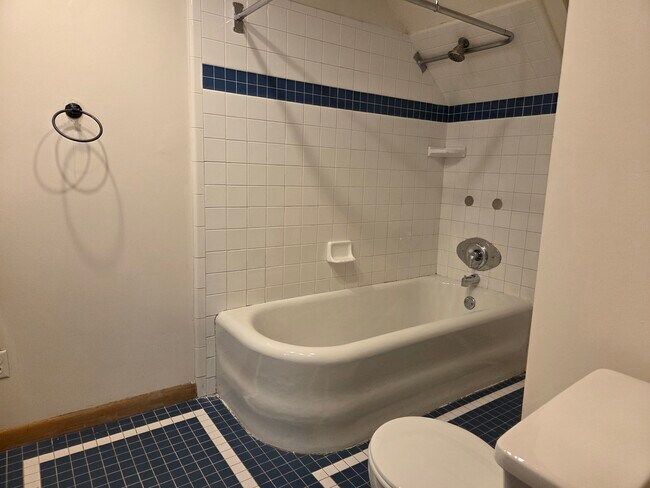 Building Photo - 1250 E 100 S