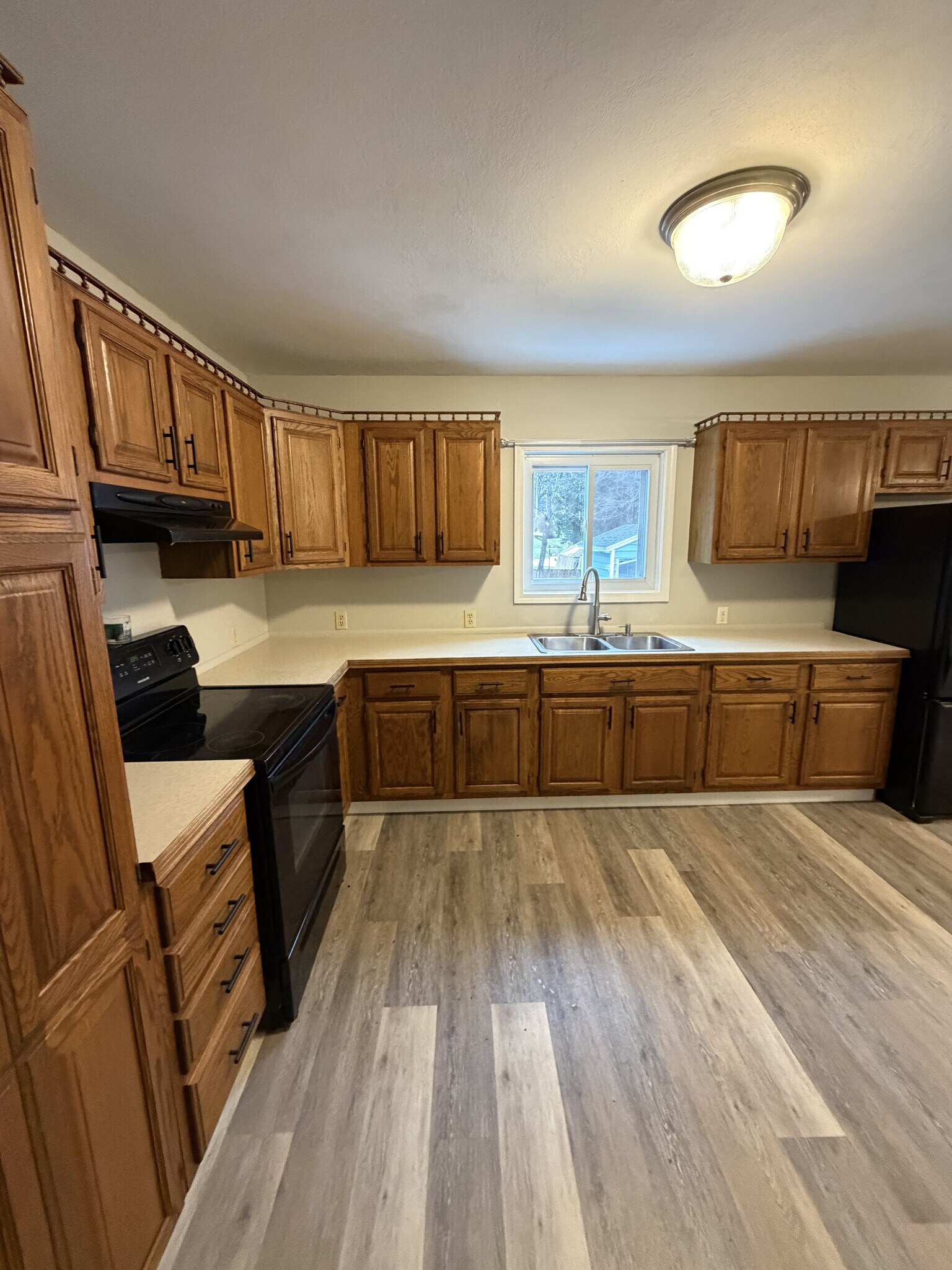 Building Photo - 285 1/4 Walnut St