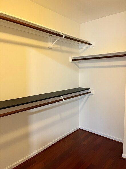 Building Photo - 4455 Park Place Dr