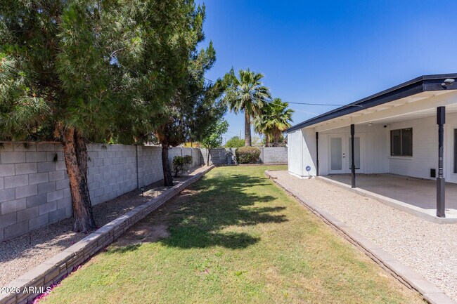 Building Photo - 1305 W Romo Jones St