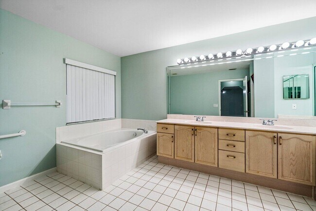 Building Photo - 61 W Rubber Tree Dr