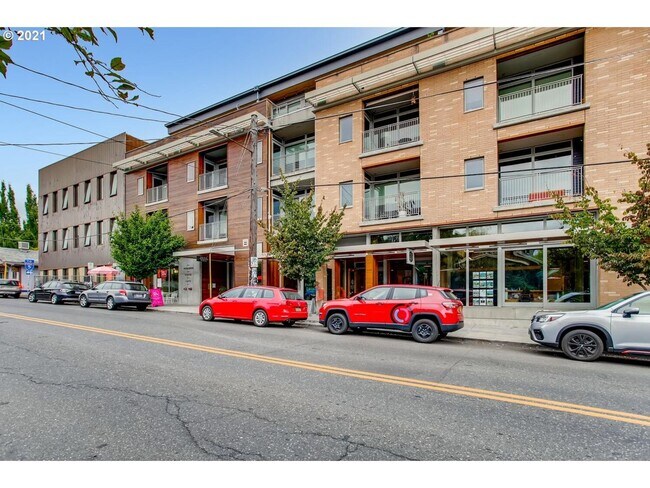 Building Photo - Urban Retreat in the Heart of Mississippi w/ Reserved Parking – 2bd/1.bath Upscale Condo