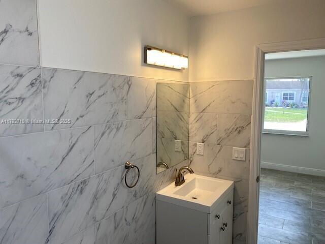 Building Photo - 275 Sabur Ln