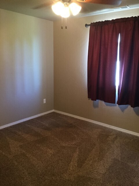 Building Photo - Beautiful 3 bedroom, 2.5 bath in the  Hampton Place/Candlewood Estates!