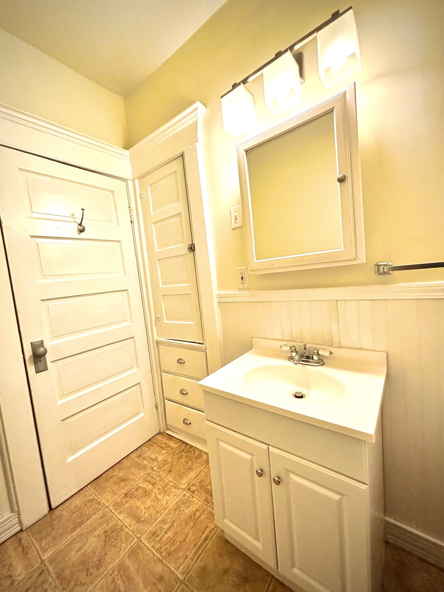 Bathroom - 220 Stevenson St