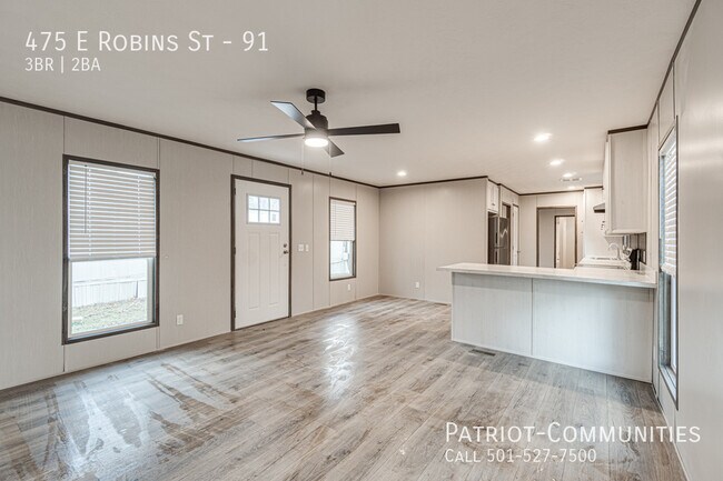 Building Photo - 475 E Robins St