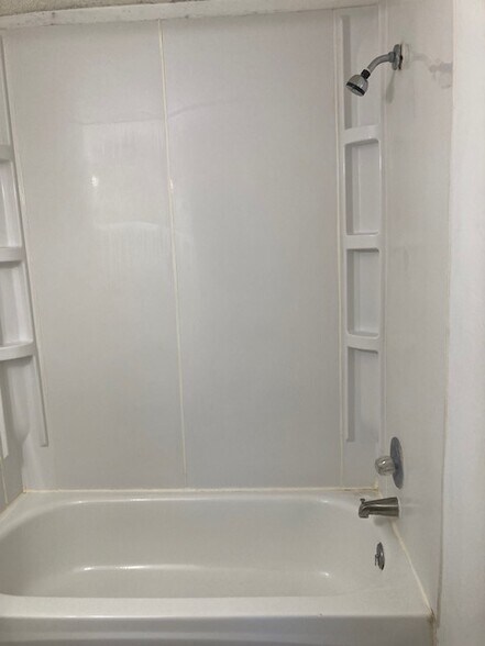 Building Photo - 819 W 26th St