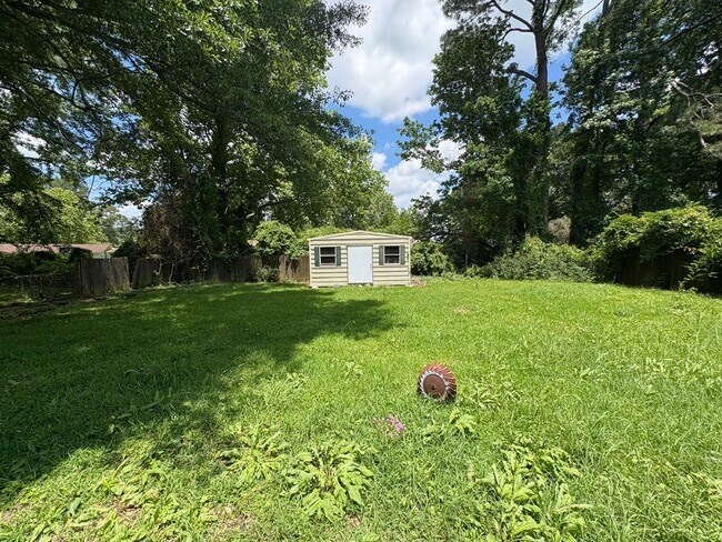Building Photo - 3 Bed/1.5 Bath in Westland Plaza