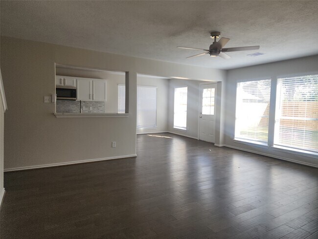 Building Photo - 10614 Acacia Forest tr