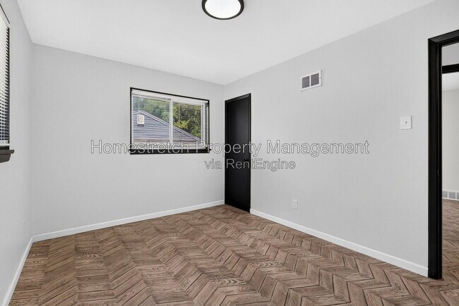 Building Photo - 5544 Sapphire Ave
