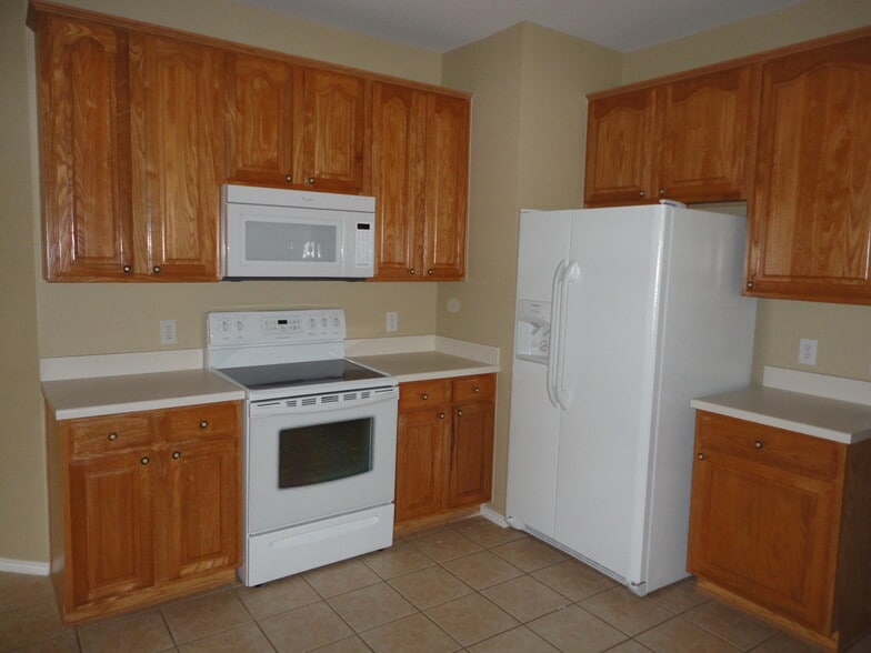 Building Photo - 2319 Dogwood Dr