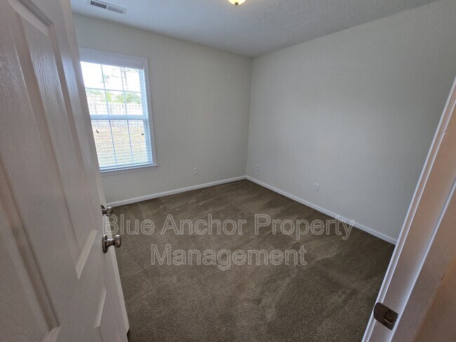 Building Photo - 333 Rose Bud Ln