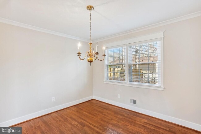 Building Photo - Renovated 4 Bed, 2.5 Bath in Wyngate WITH LAWN CARE INCLUDED!