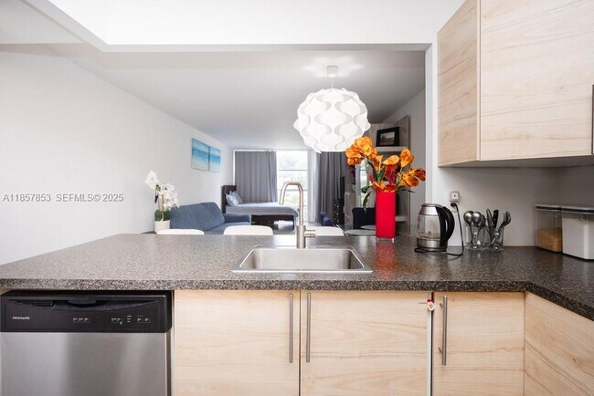 Building Photo - 501 Three Islands Boulevard