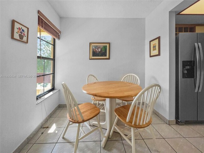 Building Photo - 9255 SW 125th Ave