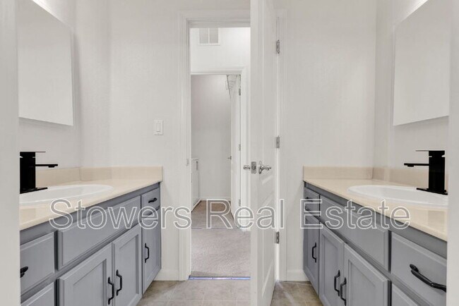 Building Photo - 1162 Waverly Cir