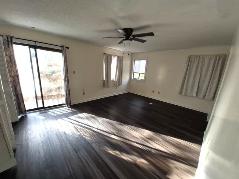 Building Photo - 217 Bridgewater Dr