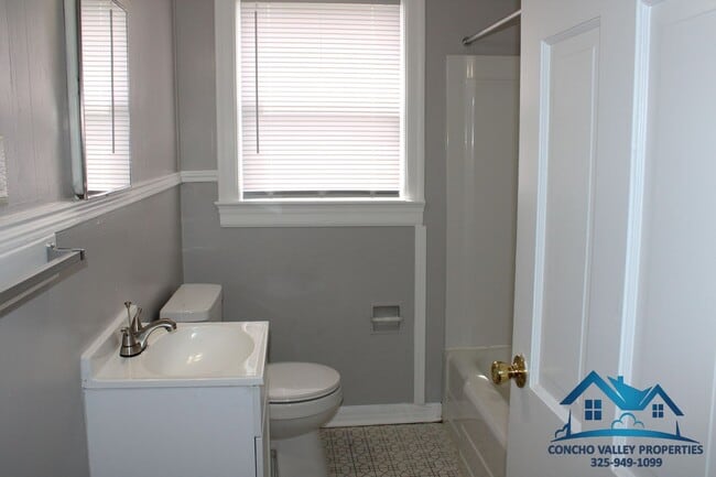 Building Photo - For Rent - 2 Bed/ 1 Bath Home in Santa Rita
