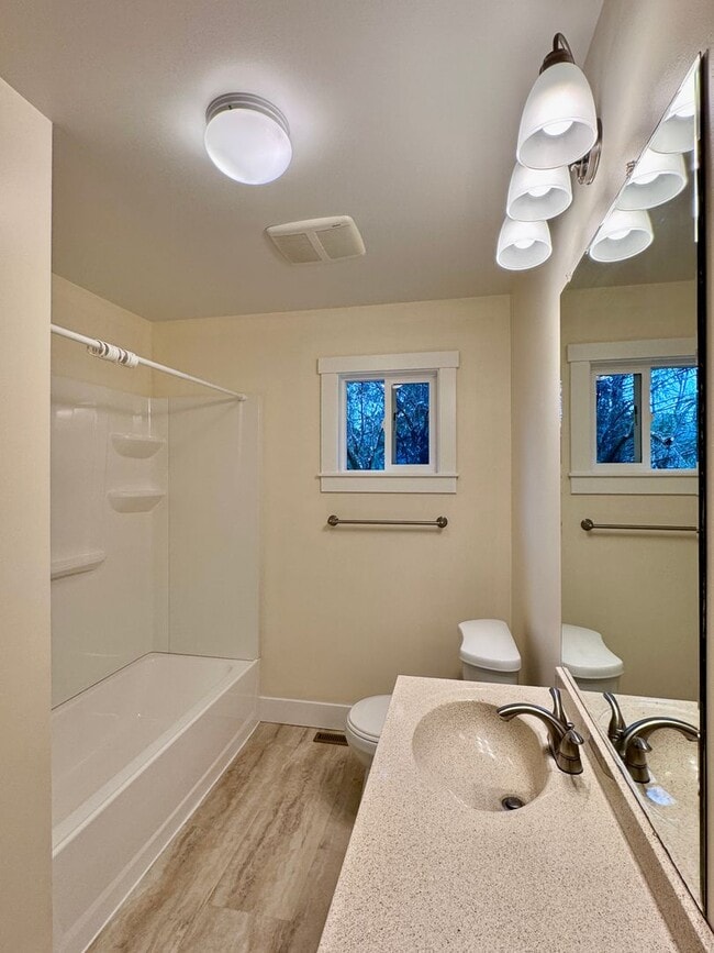 Building Photo - Location Location Location....plus a darling one story cottage