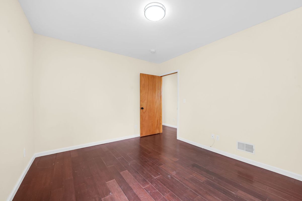 Building Photo - 620 McGillvray Pl