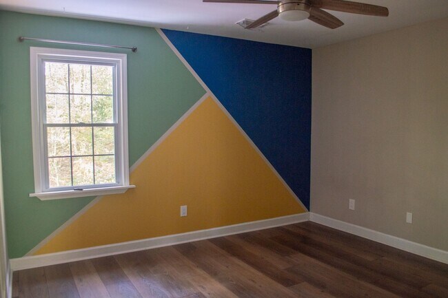 Building Photo - 1930 Oak Ridge Ct