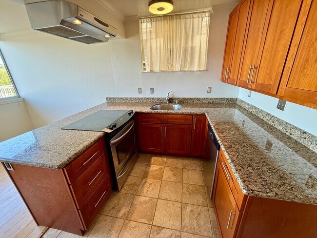 Building Photo - BEAUTIFUL UPPER 3BD/2BA UNIT PLUS BONUS ROOM. TIBURON CONDO. MT.TAM VIEWS!