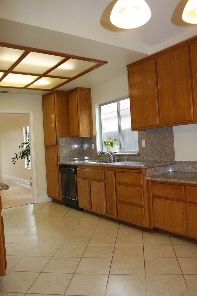 Building Photo - 10317 Walnut Creek Ct