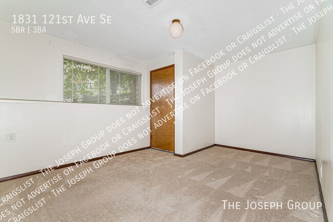 Building Photo - 1831 121st Ave SE