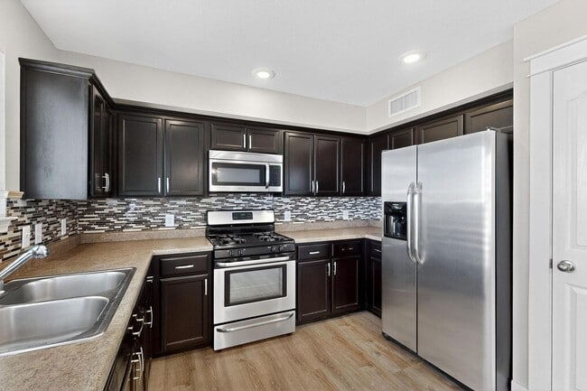 Building Photo - Two story 3 bedroom 2.5 bath in Santa Tere...