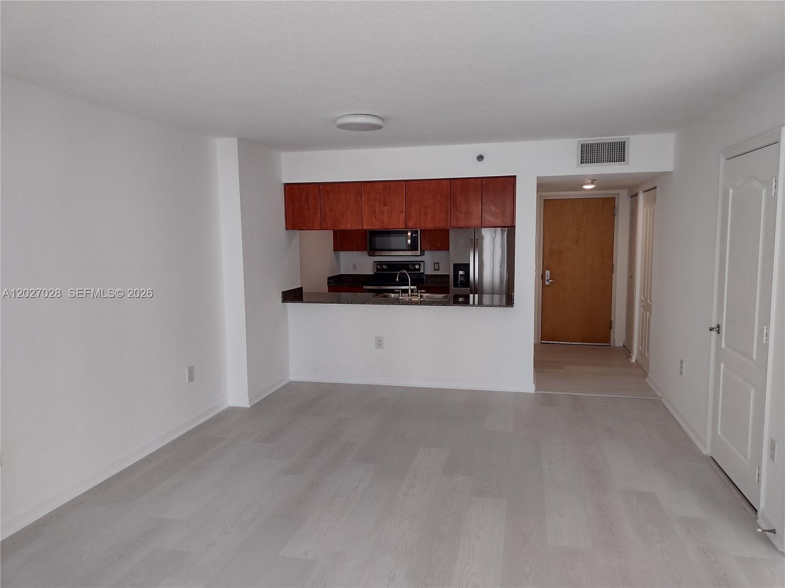 Building Photo - 1200 Brickell Bay Dr